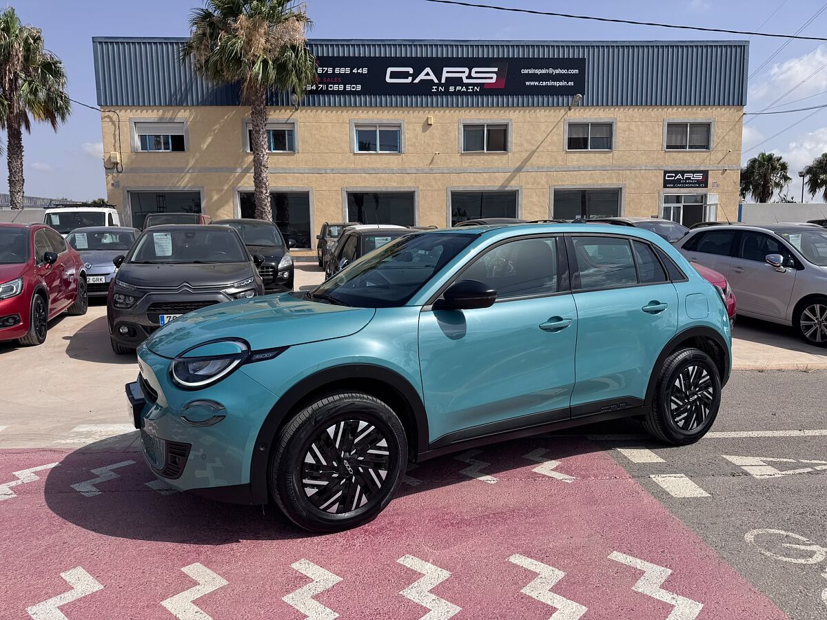 FIAT 600 HYBRID 1.2 E-THP AUTO SPANISH LHD IN SPAIN ONLY 6000 MILES SUPERB 2024